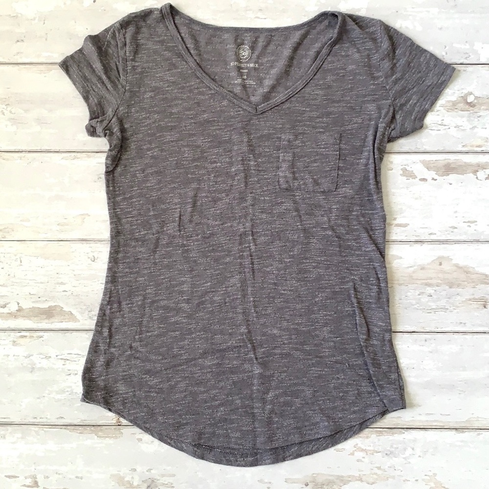 Women’s XS Marled Gray Pocket V-Neck Shirt Relaxed Fit Round Hem X Small